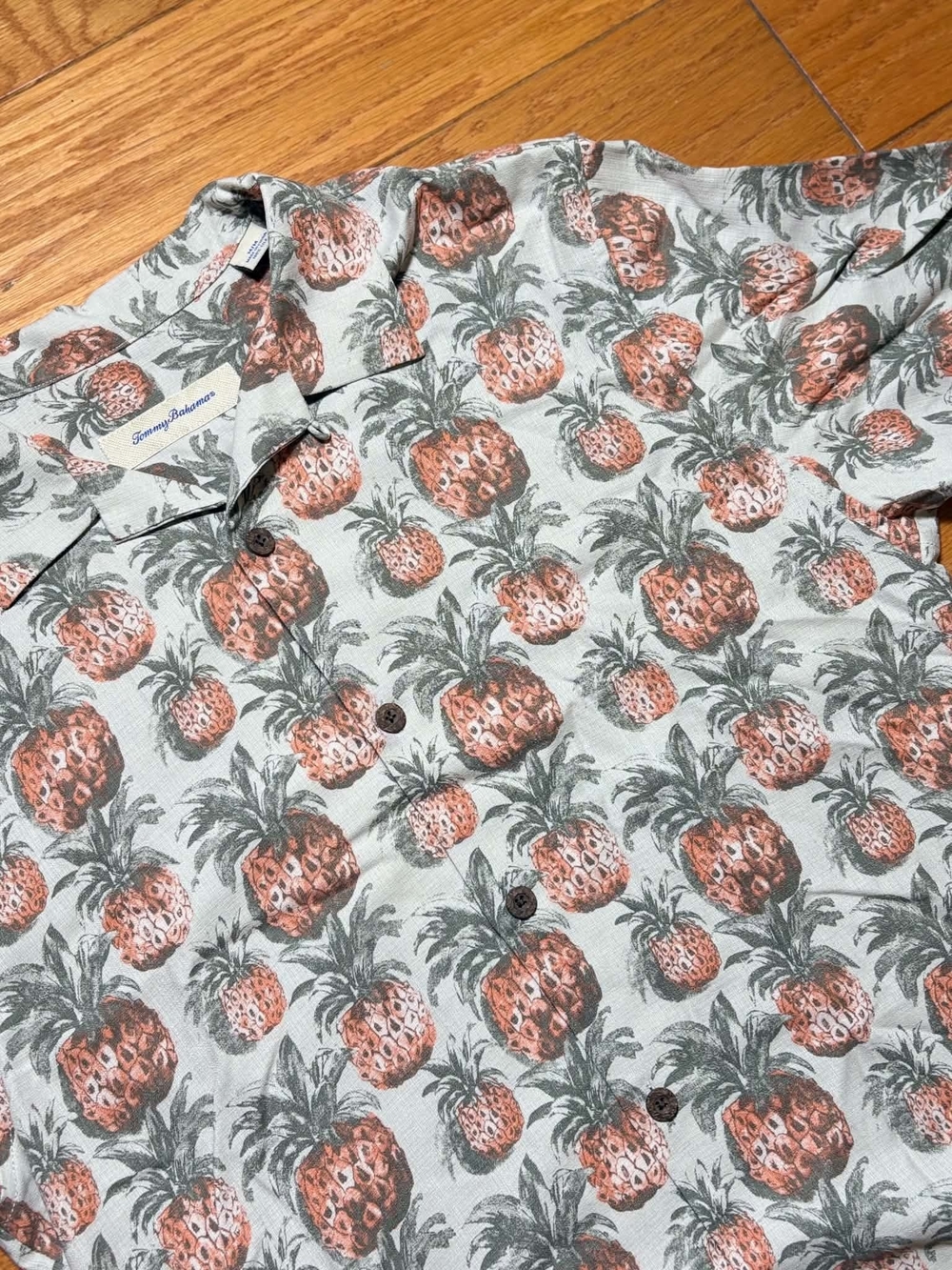 Tommy Bahama Shirt Mens Medium Pineapple Silk Hawaiian Aloha Camp Short Sleeve